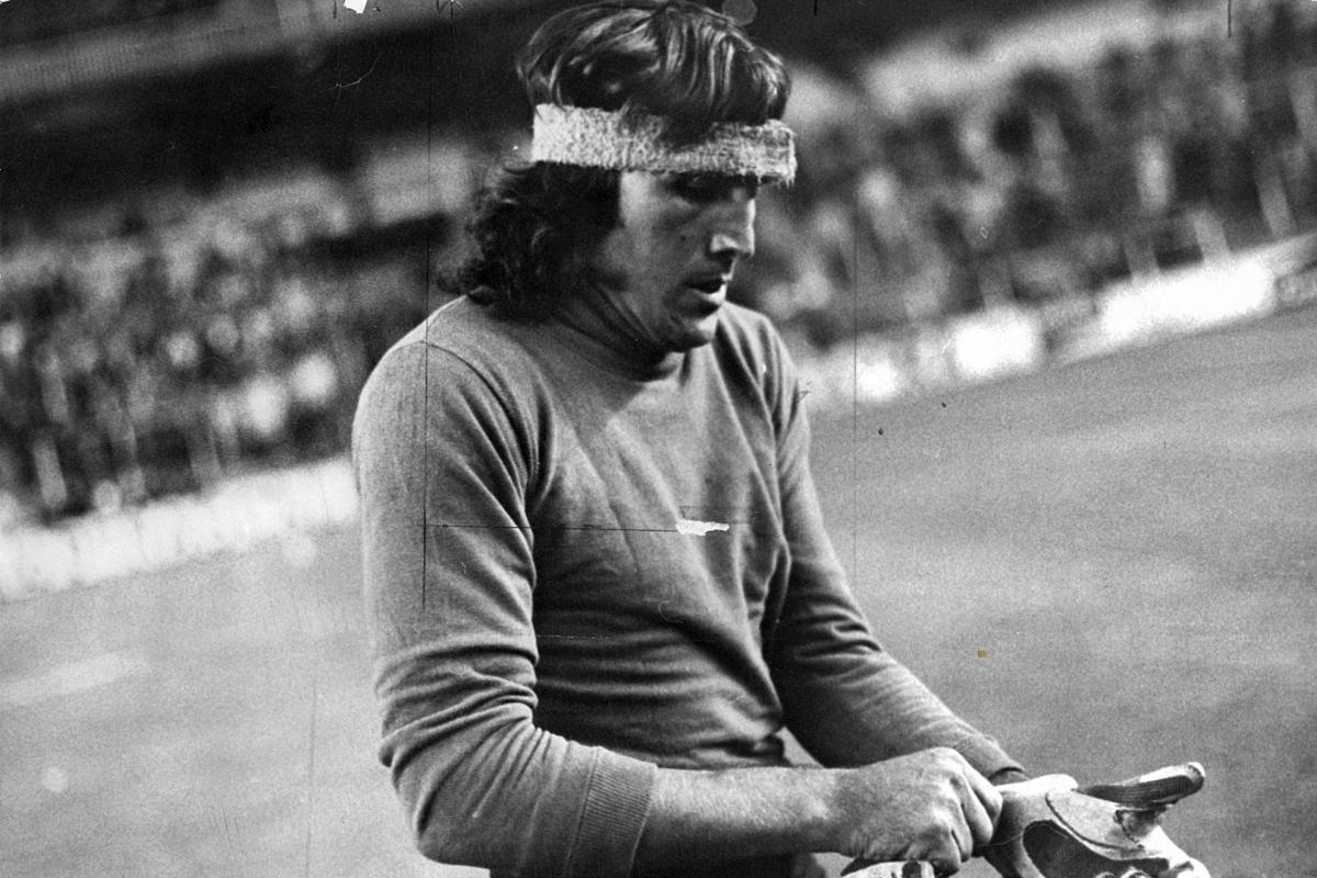 Who was Hugo Gatti? Boca myth and the first great 'goalkeeper-player' of modern history