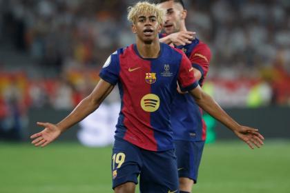 From footballer to photographer: Lamine Yamal stars viral moment