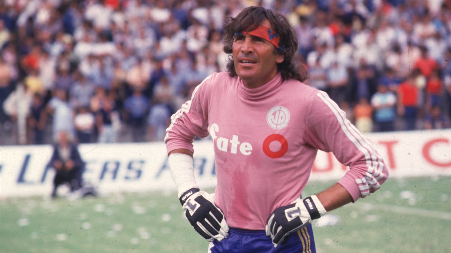 “El Loco” Gatti, a field goalkeeper