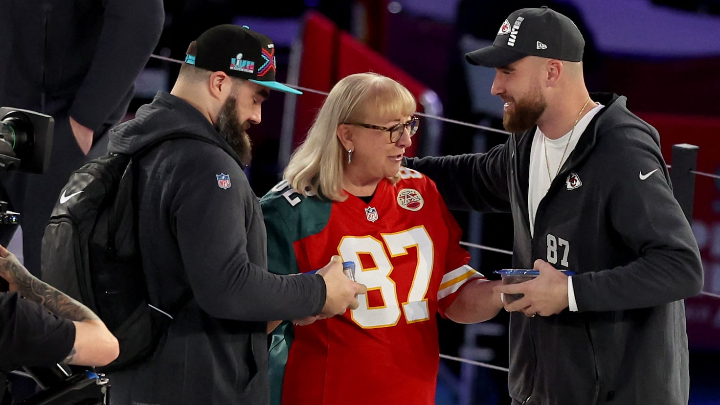 Kelce brothers debate about what to call their mother: “Travis you’re a grown man, stop calling mom ‘mommy’”